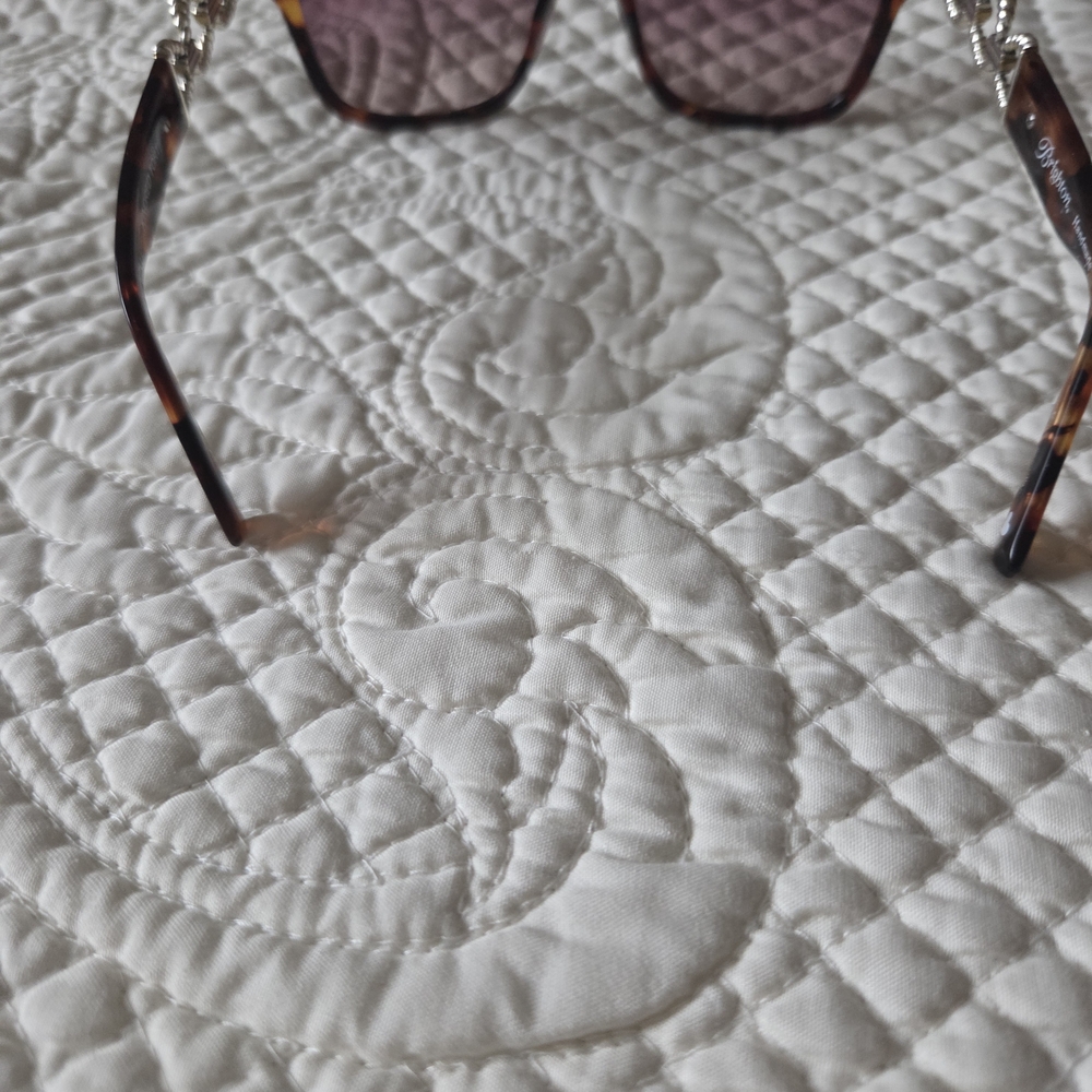 Tortoiseshell Sunglasses with Black and White Case - Picture 3 of 4